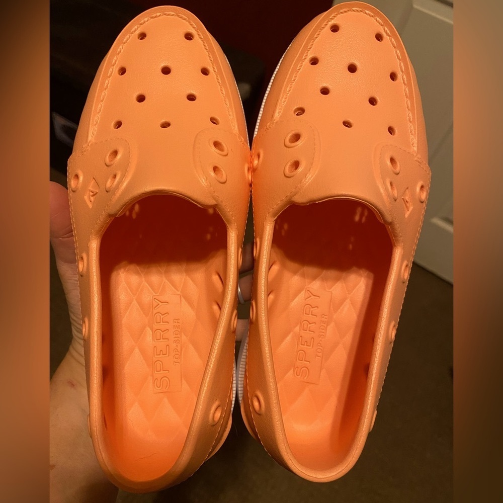 NWT Sperry Float Boat size 5
